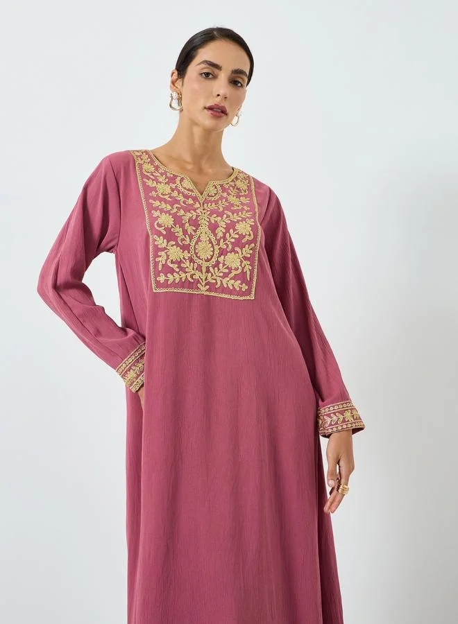 مكسيم كريشن جلابية وردية بتطريز بخيوط ذهبية